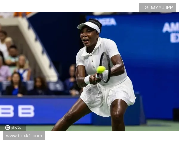 维纳斯·威廉姆斯凌晨四点在厨房称羽衣甘蓝，说这是她的“夜宵”