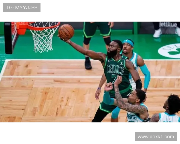 科比无球跑动撕裂防线，关键回合得分结构改变比赛走势