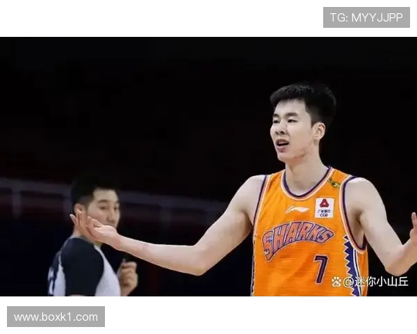 郭昊文这自律程度，连健身房镜子都反光得不好意思了